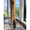 Pagaie décorative en bois peinturée de couleur noire.