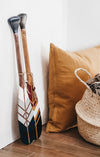 Mini pagaie en bois avec un lacet décoratif en cuir