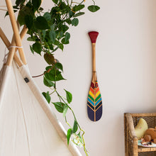  Mini pagaie décorative de couleur arc en ciel en bois de 24 pouces – Onquata à Wendake